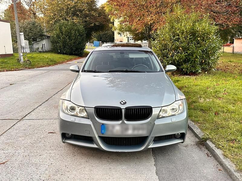 Grau Gebraucht 2005 BMW 325 Limousine | 3.800 € - Bild 1/4