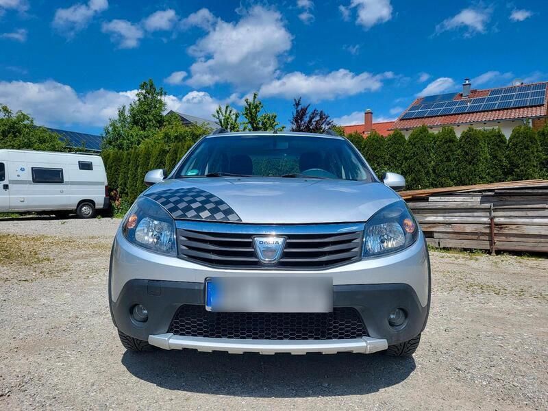 Silber Gebraucht 2012 Dacia Sandero Kleinwagen | 2.000 € - Bild 1/4