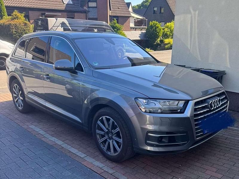 Grau Gebraucht 2015 Audi Q7 Ambiente SUV | 25.000 € (Fairer Preis) - Bild 1/4
