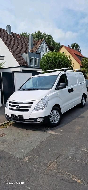 Weiß Gebraucht 2016 Hyundai H-1 Van / Kleinbus | 9.400 € (Superpreis) - Bild 1/4