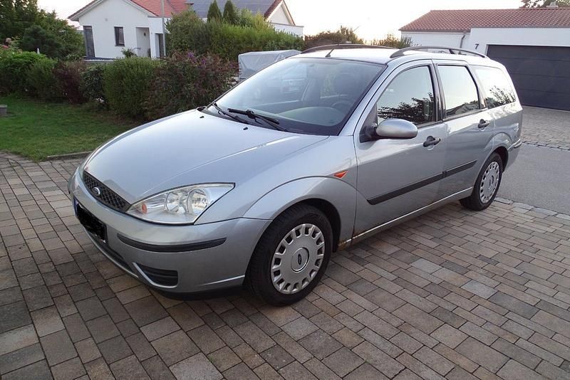Silber Gebraucht 2004 Ford Focus Kombi | 1.100 € (Fairer Preis) - Bild 1/4