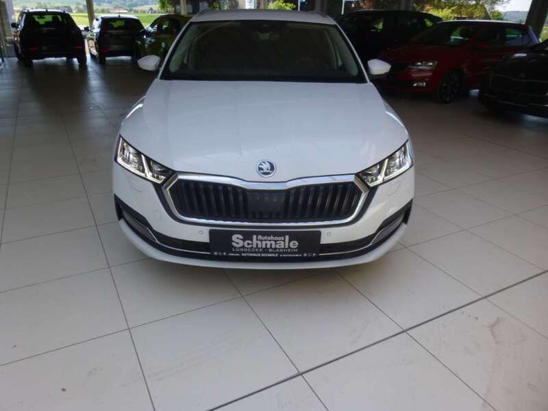 Moonweiss metallic Gebraucht 2022 Skoda Octavia Style Kombi | 24.490 € (Fairer Preis) - Bild 1/4