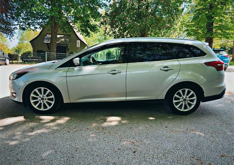 Second-hand Ford Focus Titanium 150 CP (110 kW) 2017 Argintiu Berlinǎ
