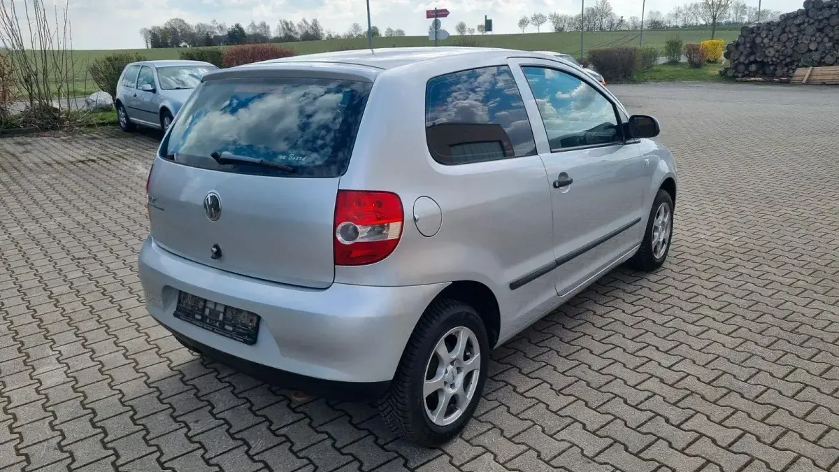 Gebraucht VW Fox Basis 75 PS (55 kW) 2006 Silber Kleinwagen