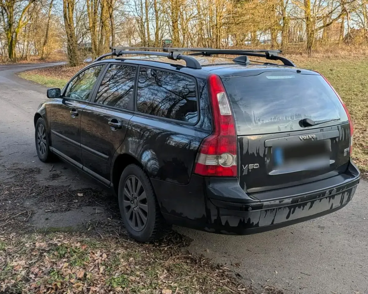 Używany Volvo V50 134 KM (98 kW) 2005 Czarny Kombi