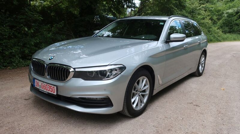 Silber Gebraucht 2019 BMW 520 Performance Kombi | 14.490 € (Superpreis) - Bild 1/4