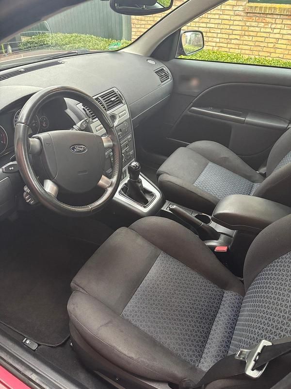 Gebraucht Ford Mondeo 125 PS (91 kW) 2005 Rot Limousine
