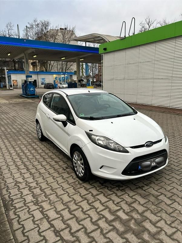 Gebraucht Ford Fiesta 60 PS (44 kW) 2010 Weiß Kleinwagen