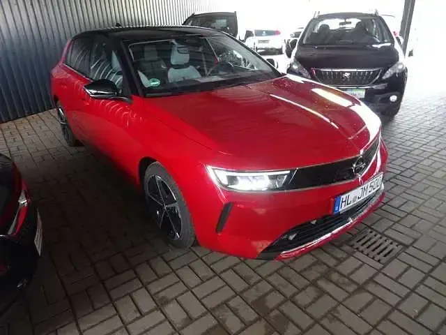 Gebraucht Opel Astra Elegance 110 PS (80 kW) 2024 Chili rot/kardio rot Limousine