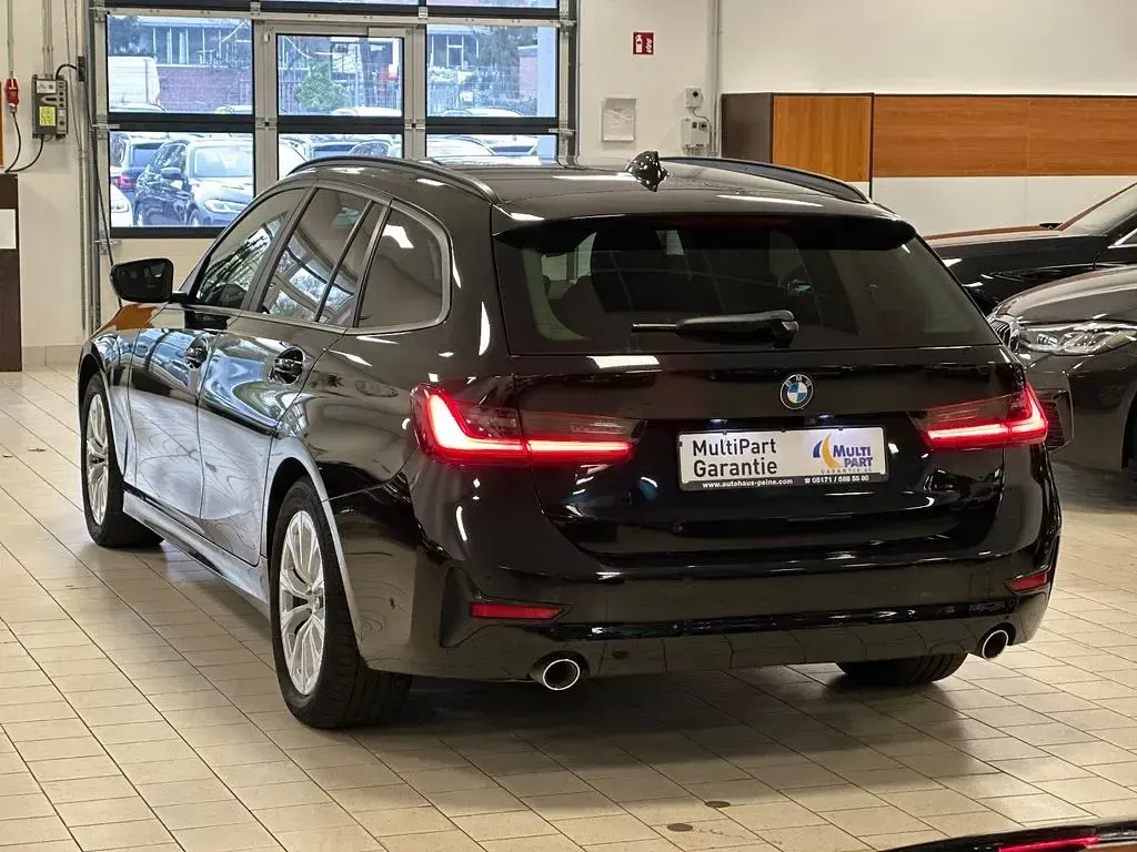 Gebraucht BMW 318 Advantage 150 PS (110 kW) 2022 Schwarz Limousine