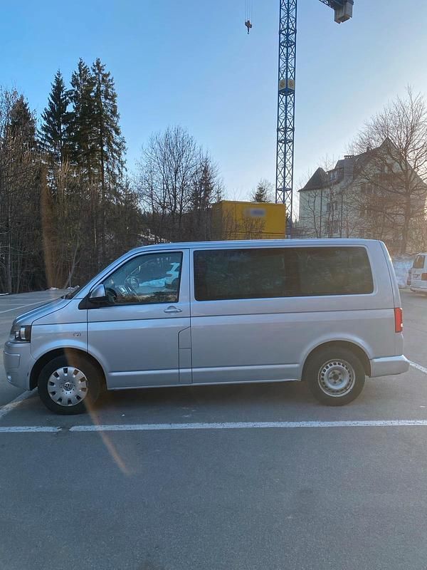 Gebraucht VW T5 102 PS (75 kW) 2010 Silber Van