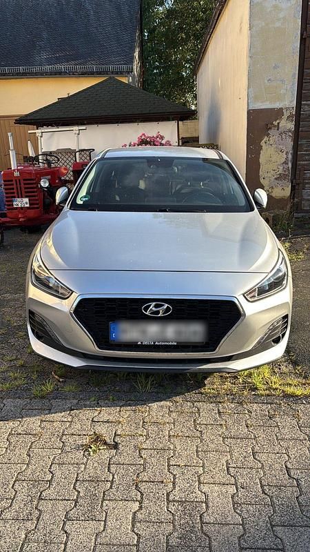 Silber Gebraucht 2019 Hyundai i30 Kombi | 13.500 € (Fairer Preis) - Bild 1/4