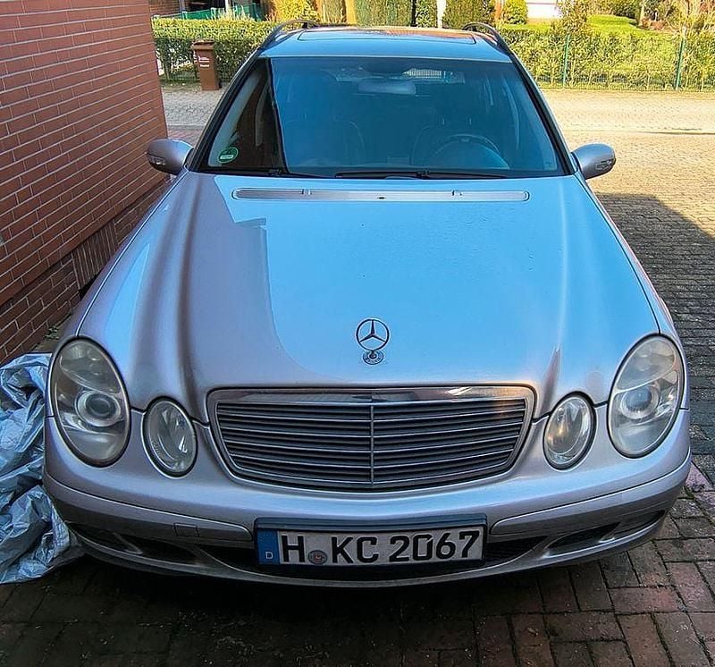 Gebraucht Mercedes 220 150 PS (110 kW) 2005 Silber Kombi