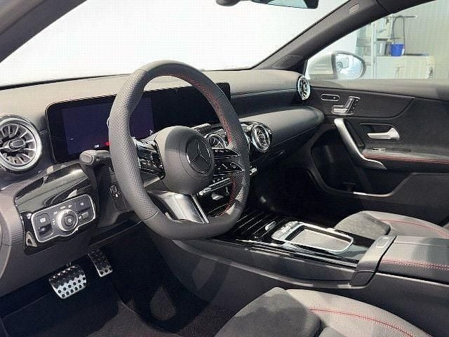 Gebraucht Mercedes A200 AMG 163 PS (119 kW) 2025 Silber Limousine