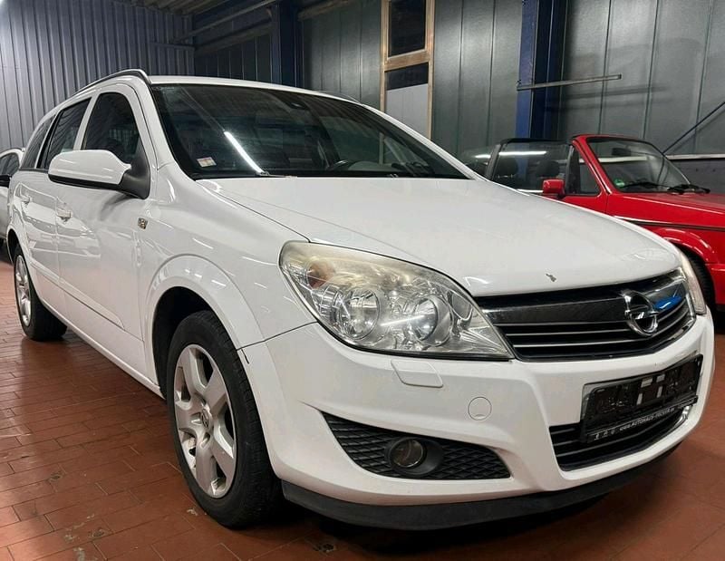 Weiß Gebraucht 2007 Opel Astra Kombi | 1.999 € (Teuer) - Bild 1/4