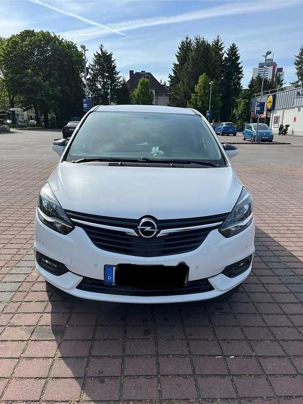 Weiß Gebraucht 2018 Opel Zafira Van / Kleinbus | 8.500 € (Superpreis) - Bild 1/4
