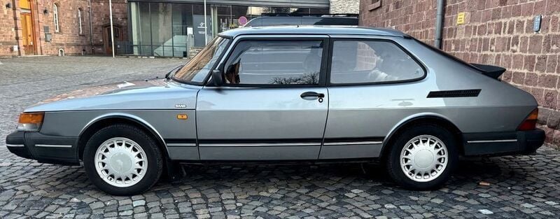 Silber Gebraucht 1992 Saab 900 Kleinwagen | 9.900 € - Bild 1/4
