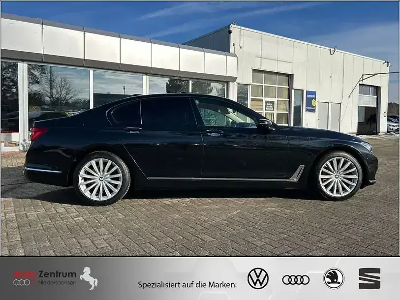Gebraucht BMW 750 Shadowline 400 PS (294 kW) 2017 Schwarz Limousine
