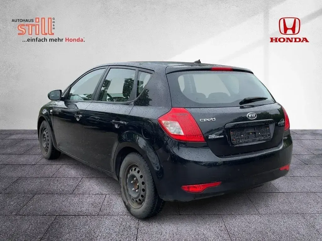 Gebraucht Kia Ceed Vision 90 PS (66 kW) 2010 Zilinaschwarz met. Kleinwagen
