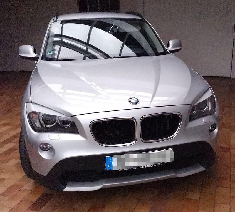 Silber Gebraucht 2012 BMW X1 SUV | 13.250 € (Etwas zu teuer) - Bild 1/4