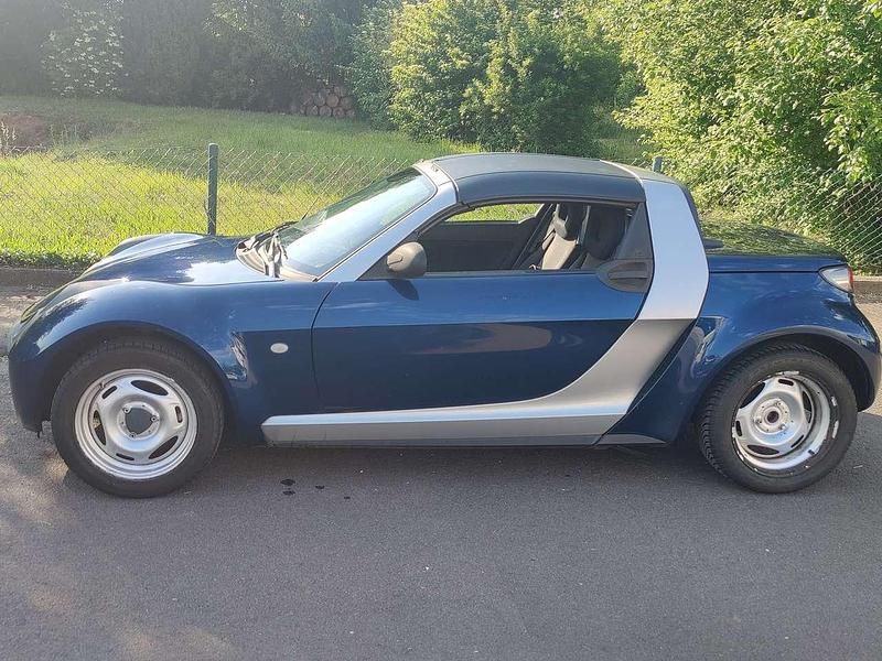 Blau Gebraucht 2004 Smart Roadster Cabrio | 1.800 € (Fairer Preis) - Bild 1/4