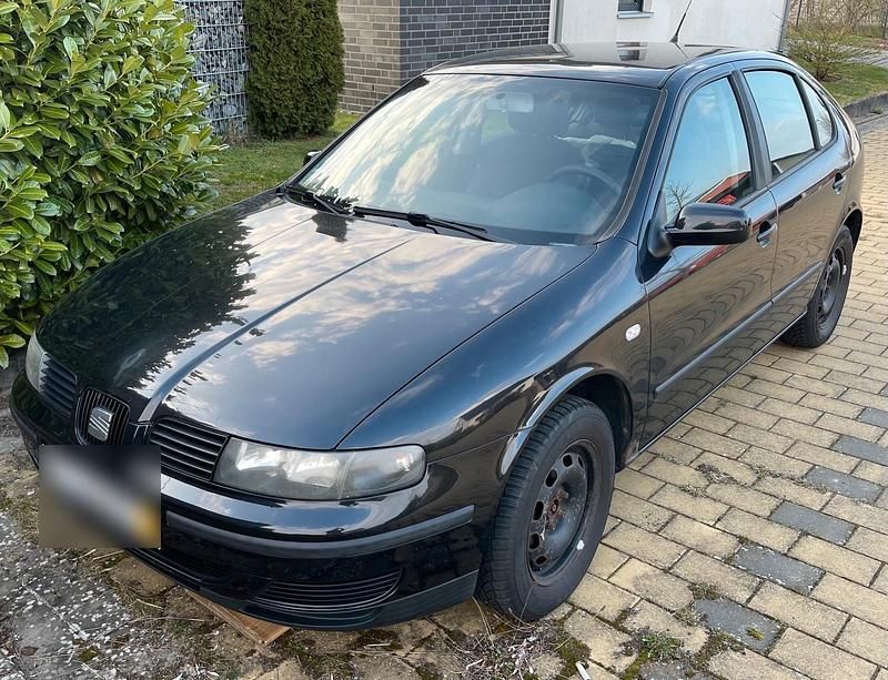 Second-hand Seat Leon 105 CP (77 kW) 2002 Negru Hatchback