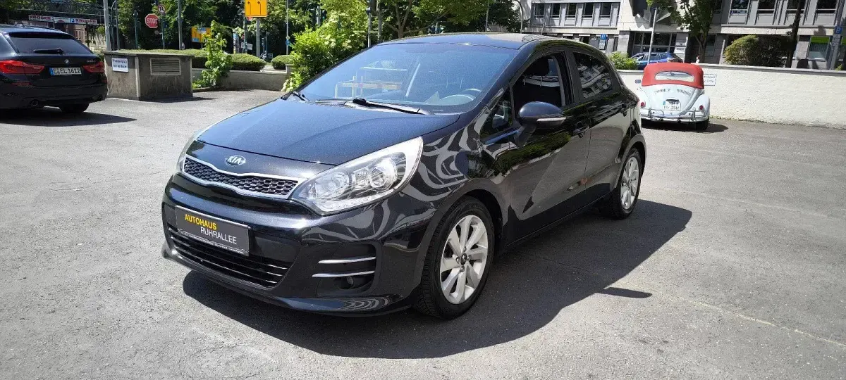 Gebraucht Kia Rio 84 PS (61 kW) 2016 Schwarz Kleinwagen