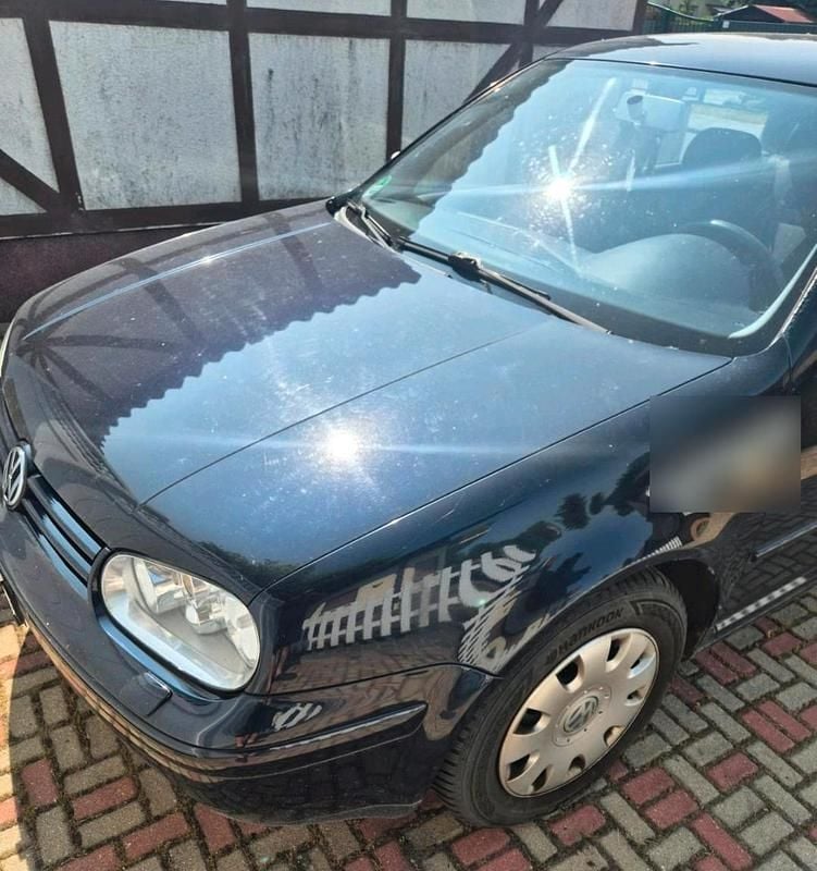 Blau Gebraucht 2000 VW Golf IV Kleinwagen | 1.000 € (Guter Preis) - Bild 1/4