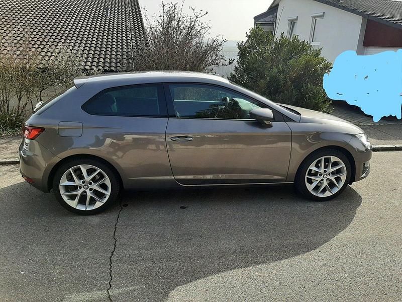 Silber Gebraucht 2016 Seat Leon Design Kleinwagen | 11.000 € (Guter Preis) - Bild 1/4