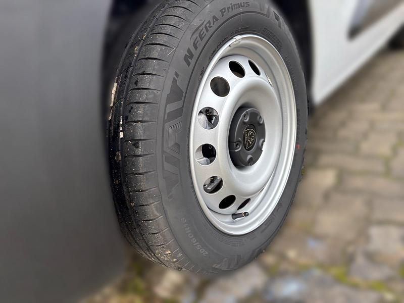 Neu Peugeot Partner 129 PS (94 kW) 2025 Weiß Van / Kleinbus