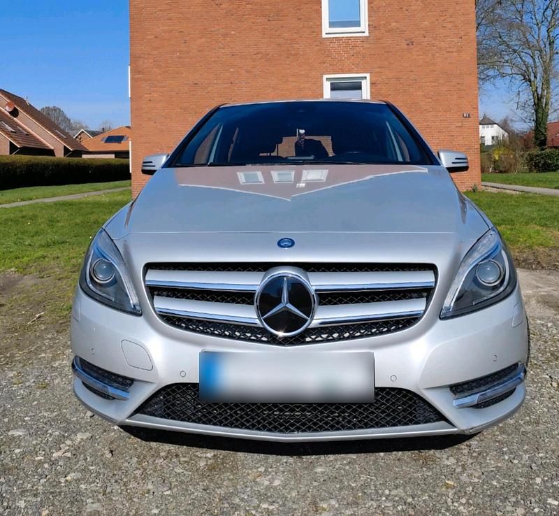 Gebraucht Mercedes B180 122 PS (89 kW) 2013 Silber Van / Kleinbus