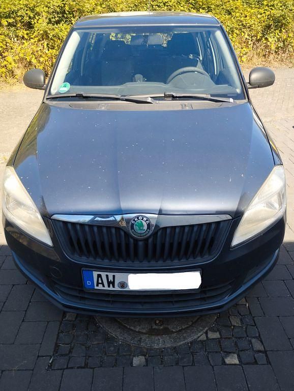 Grau Gebraucht 2010 Skoda Fabia Cool Edition Limousine | 2.199 € (Fairer Preis) - Bild 1/4