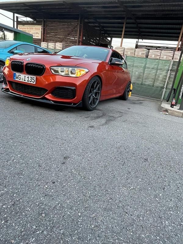 Orange Gebraucht 2015 BMW M135 Kleinwagen | 29.000 € - Bild 1/4