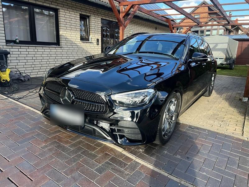 Gebraucht Mercedes E220 AMG 197 PS (144 kW) 2022 Schwarz Kombi