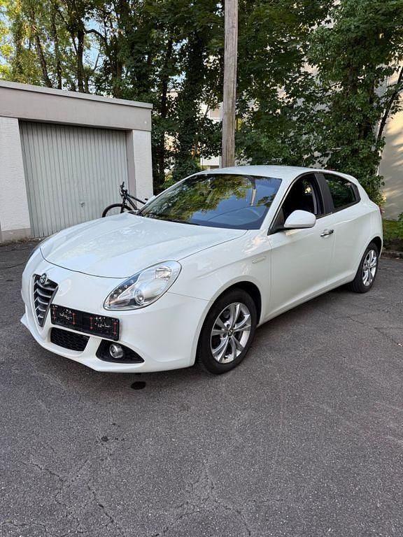 Schwarz Gebraucht 2015 Alfa Romeo Giulietta Kleinwagen | 7.250 € (Fairer Preis) - Bild 1/4