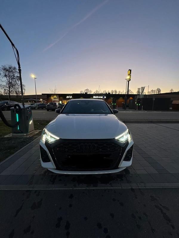 Second-hand Audi RS3 Performance 400 CP (294 kW) 2023 Alb Berlinǎ