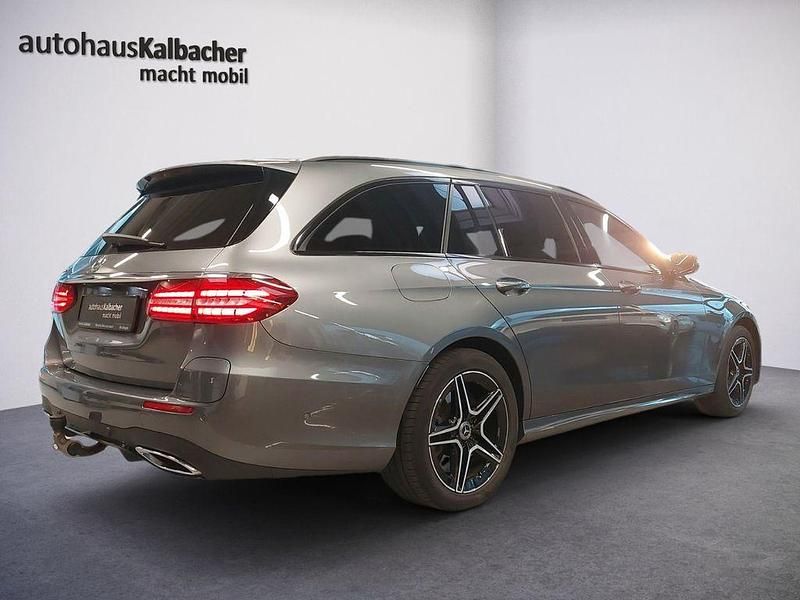 Gebraucht Mercedes E300 AMG 194 PS (142 kW) 2022 Grau Limousine