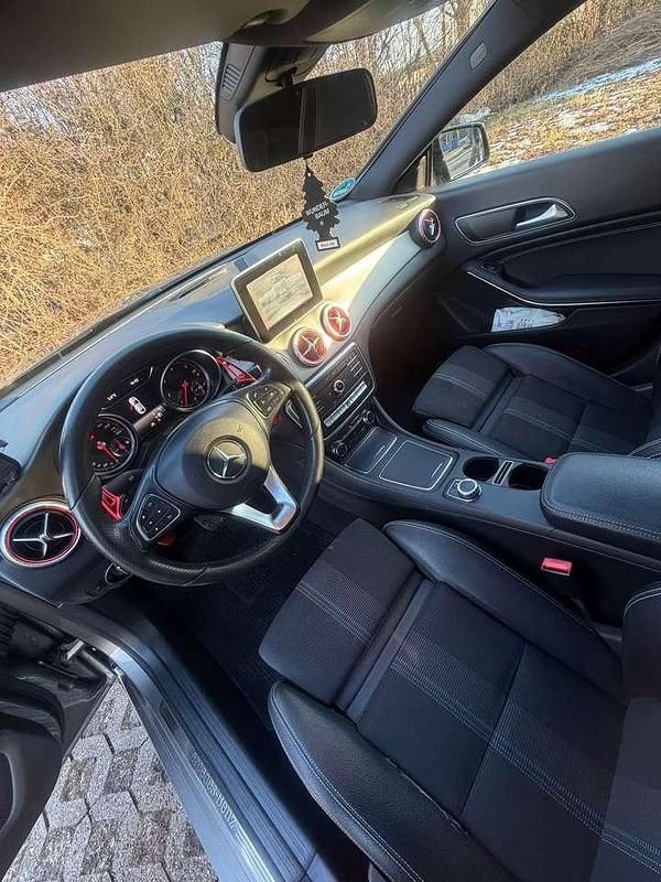 Gebraucht Mercedes CLA200 Edition 136 PS (100 kW) 2017 Coupé