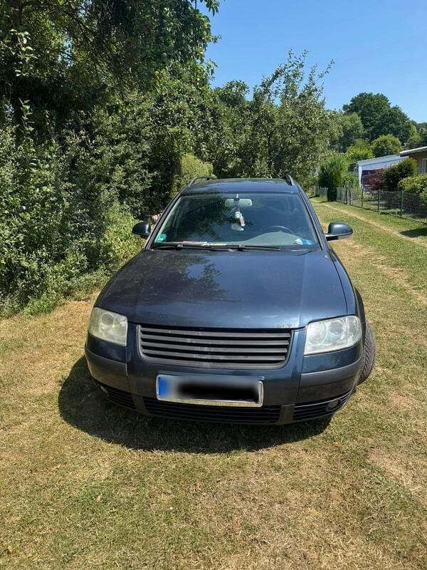 Blau Gebraucht 2004 VW Passat Kombi | 200 € - Bild 1/4