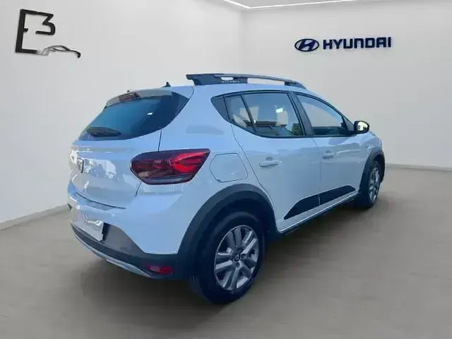 Gebraucht Dacia Sandero Comfort 91 PS (66 kW) 2021 Weiß SUV