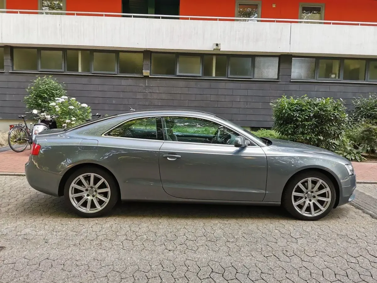 Gebraucht Audi A5 Sport 190 PS (139 kW) 2016 Grau Coupé