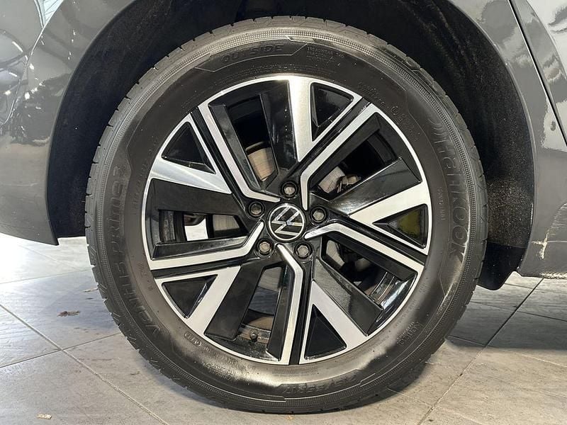 Gebraucht VW Touran Highline 150 PS (110 kW) 2022 Uranograu Van / Kleinbus