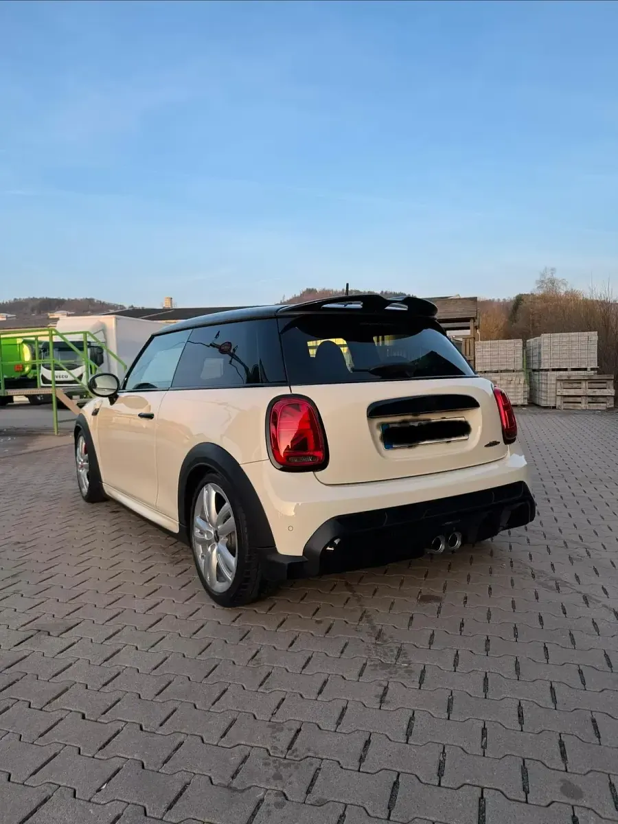 Używany Mini John Cooper Works 231 KM (169 kW) 2022 Biały Hatchback