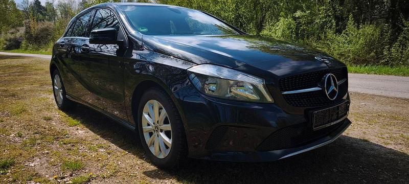Schwarz Gebraucht 2018 Mercedes A180 Edition Limousine | 13.700 € (Guter Preis) - Bild 1/4