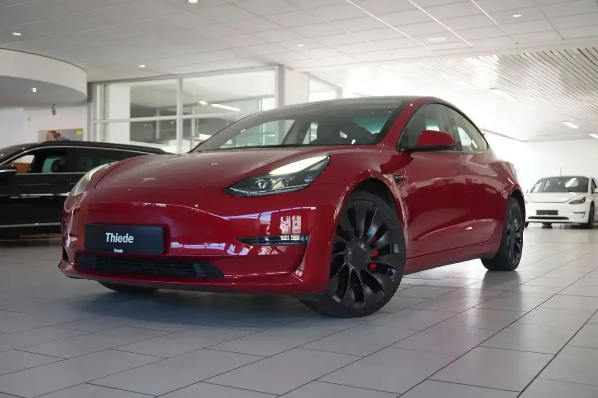 Occasion Tesla Model 3 Performance 377 kW (513 PK) 2022 Rood Sedan