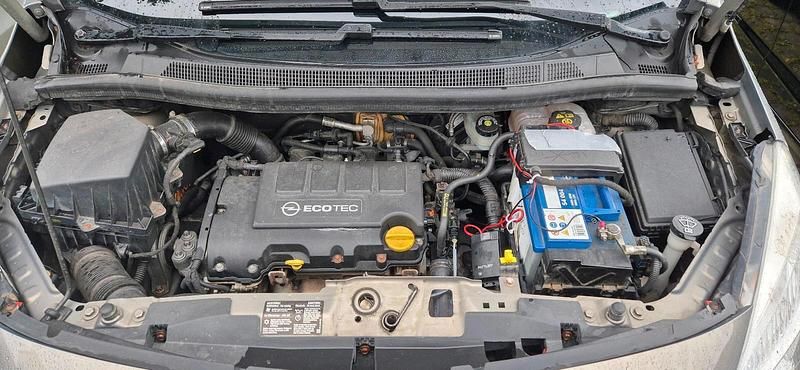 Gebraucht Opel Meriva Design Edition 101 PS (74 kW) 2011 Braun Van / Kleinbus