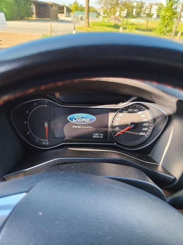 Gebraucht Ford Mondeo Titanium 140 PS (102 kW) 2011 Schwarz Kombi