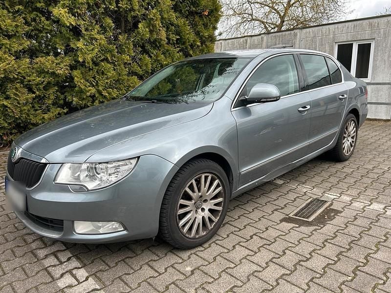 Gebraucht Skoda Superb 140 PS (102 kW) 2011 Grau Limousine