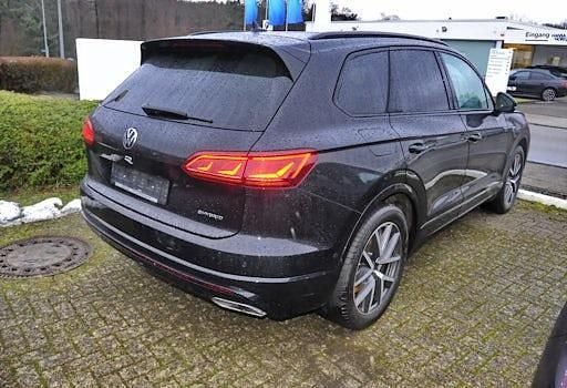Gebraucht VW Touareg R 462 PS (339 kW) 2021 Deep black perleffekt SUV