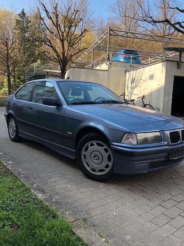 Gebraucht BMW 316 105 PS (77 kW) 2000 Violet Limousine